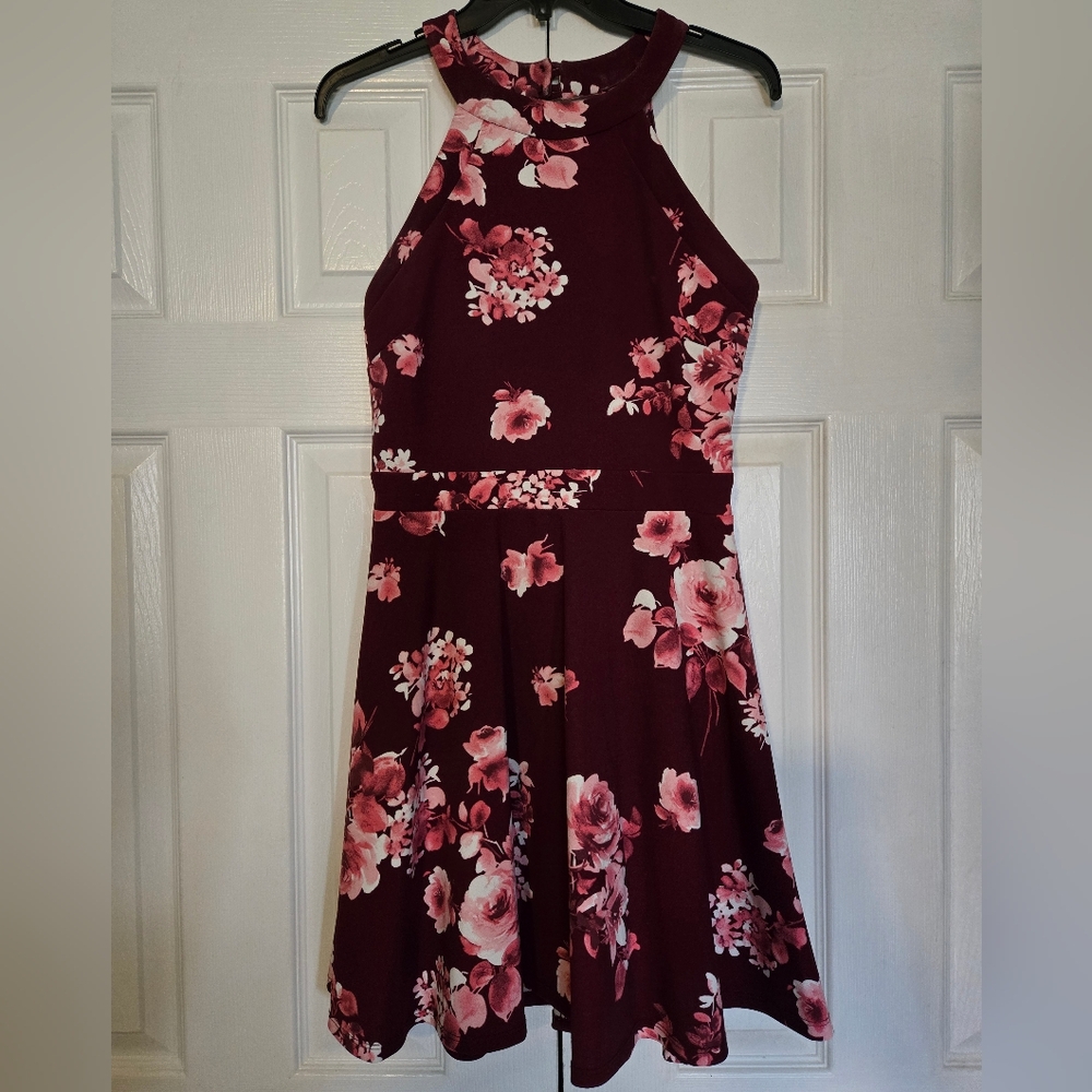 B. Smart Burgundy Halter Floral Dress Junior's Size 7 Cute For Party Homecoming